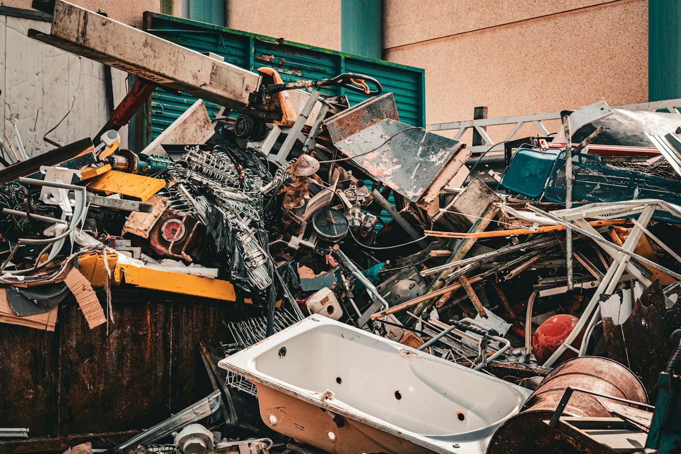 كومة من سكراب المعادن المختلطة